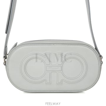 Ferragamo ��󰡸� ���� ��ġ�� ũ�ν��� 24-1207 NERO �׷��� ī�޶� �����󰡸� ���� ��ġ�� ũ�ν��� 24-1207 NERO �׷��� ī��