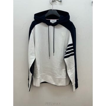 Thom Browne 26FW ����� ���� 4�� �ĵ� Ƽ����26FW ����� ���� 4�� �ĵ� Ƽ����