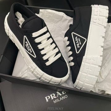 PRADA 26FW ����� �ΰ� �� ����Ŀ��26FW ����� �ΰ� �� ����Ŀ��