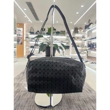 Issey Miyake 26FW �̼��� �̾��� ũ�ν���26FW �̼��� �̾��� ũ�ν���