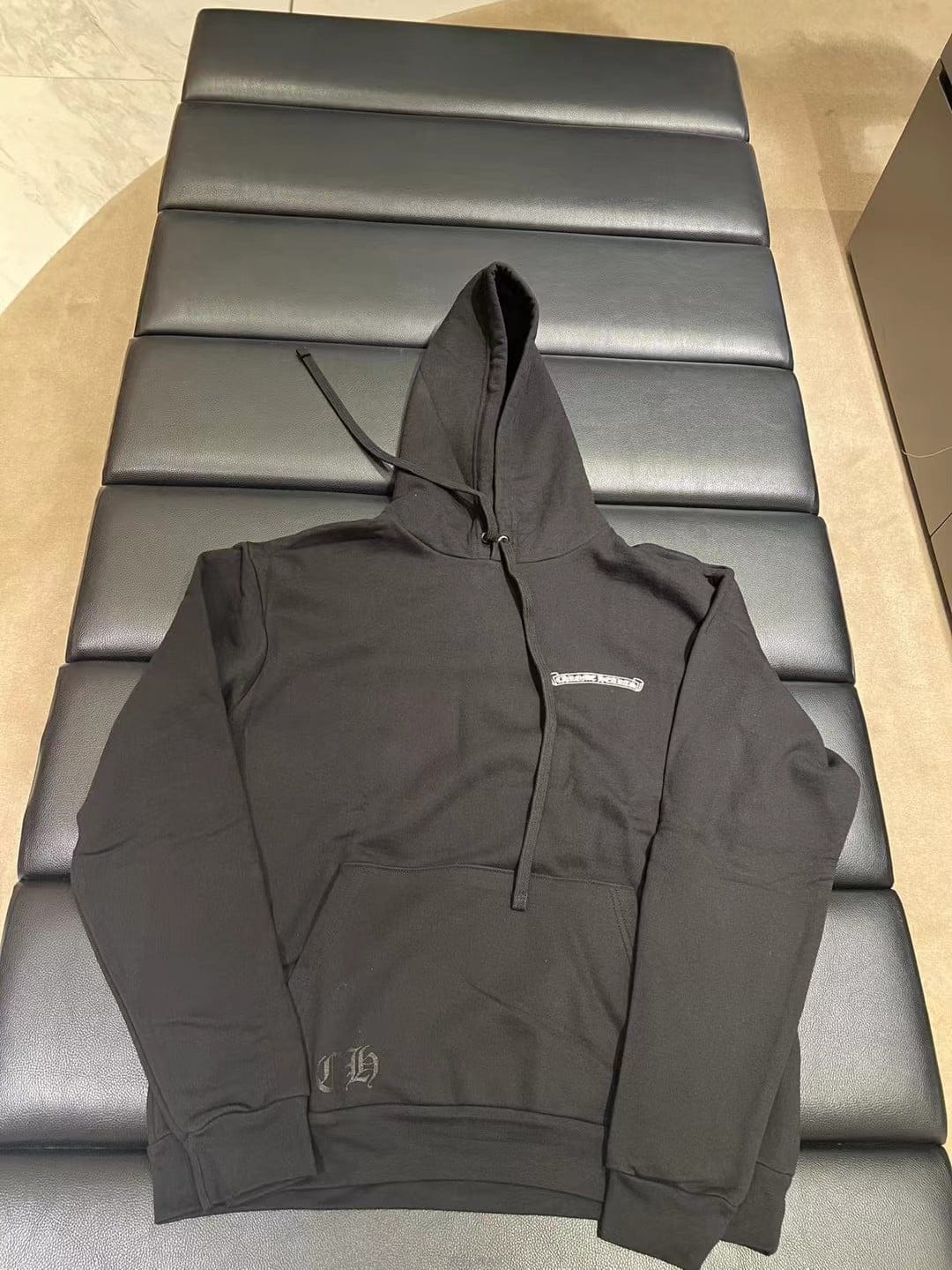 Chrome Hearts 26FW ũ������ ����Ʈ�ٽ� �ĵ� Ƽ����26FW ũ������ ����Ʈ�ٽ� �ĵ� Ƽ����