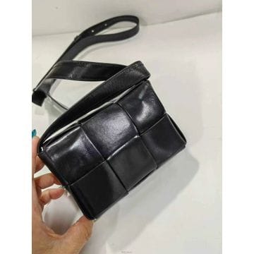 Bottega Veneta 26FW ���װ� ����Ÿ �̴� ũ�ν���26FW ���װ� ����Ÿ �̴� ũ�ν���