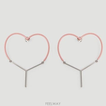 26 FW 와이프로젝트 Y Heart 와이 하트 모티프 이어링 EARRINGS63 S24 C01