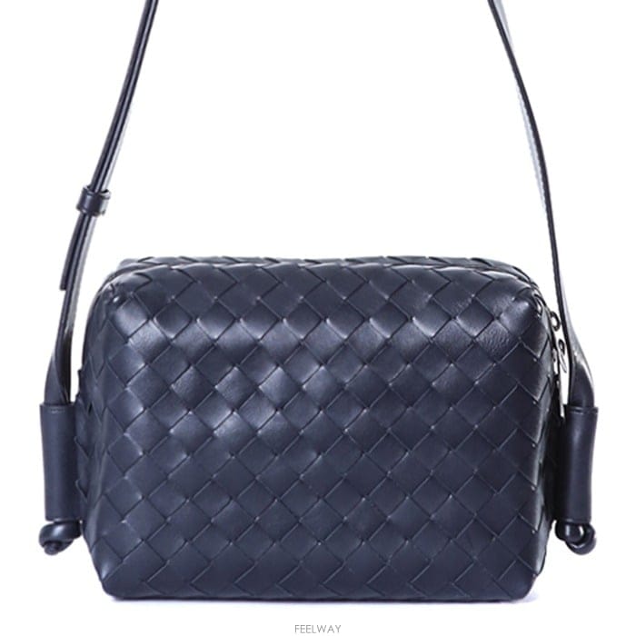 Bottega Veneta �����Ϲ߼ۡ� ���װ�����Ÿ ���� ũ�ν��顶���Ϲ߼ۡ� ���װ�����Ÿ ���� ũ�ν���