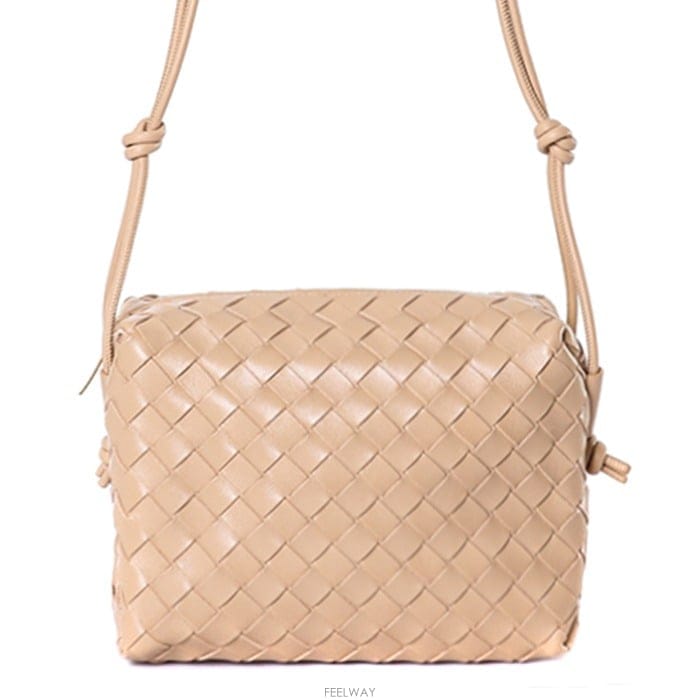 Bottega Veneta �����Ϲ߼ۡ� ���װ�����Ÿ ������Ʈ�� ���� ī��Ʈ ũ�ν��� ���������Ϲ߼ۡ� ���װ�����Ÿ ������Ʈ�� ���� ī��Ʈ ũ��