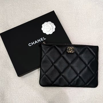 CHANEL [����] ��ǰ/�ι躸��/�ֽŻ�/���� Ŭ��ġ/����ƾ 19 ī����Ų Ŭ��ġ �̵�� ����[����] ��ǰ/�ι躸��/�ֽŻ�/���� Ŭ��ġ/����ƾ 19 ī��