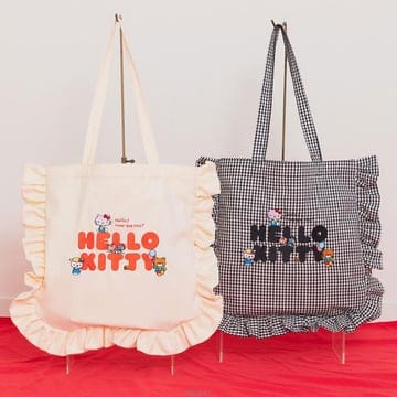 [국내] ACCOMODE HELLO KITTY 아코모데 헬로키티 프릴 토트백 아이보리/블랙