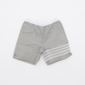 톰브라운 사선 스트라이프 나일론 남성 반바지 MJQ197A F0517 055