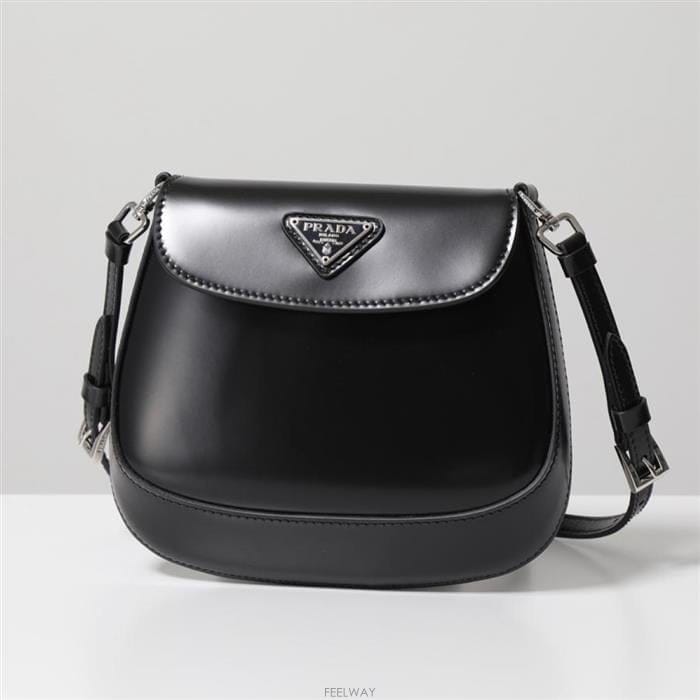 PRADA 24FW ����� ���� �ﰢ�ΰ� Ŭ���� �귯�õ� �̴Ϲ� 1BH188 ZO6 F000224FW ����� ���� �ﰢ�ΰ� Ŭ���� �귯�õ� �̴Ϲ� 1BH18