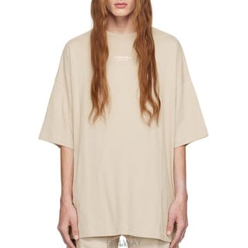 Fear of God �Ǿ���갫 ������ �̴ϸ� �ΰ� ����Ʈ ��ư Ƽ���� �ǹ�Ŭ���� 125BT232002F�Ǿ���갫 ������ �̴ϸ� �ΰ� ����Ʈ ��ư Ƽ���� �ǹ�