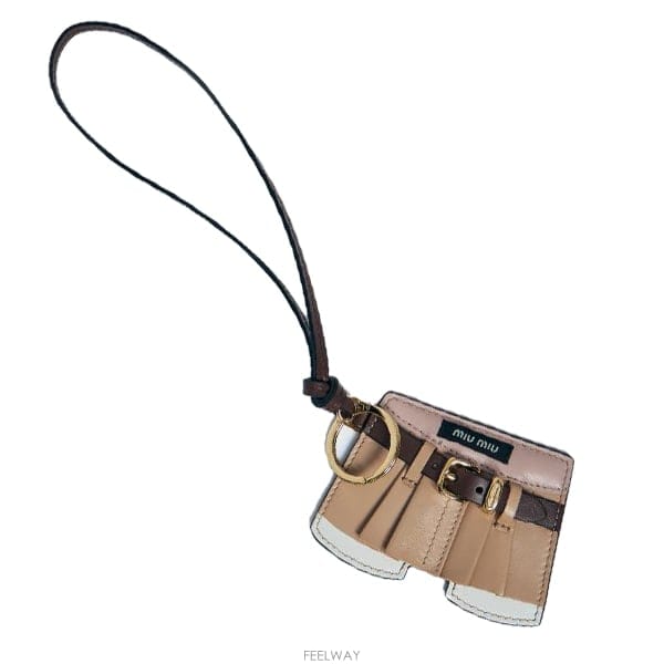 26 FW 미우미우 벨트 스커트 실루앳 팬던트 레더 키링 5TL531 2CUK F0065