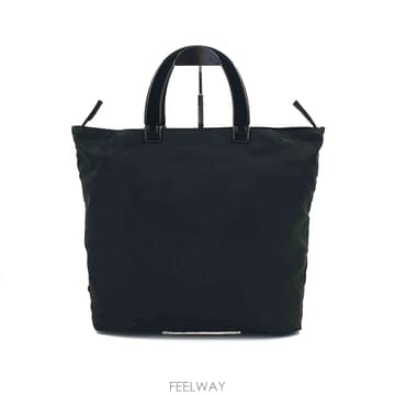 PRADA ����� �ﰢ�ΰ� �����Ϸ� ���� ��Ʈ������� �ﰢ�ΰ� �����Ϸ� ���� ��Ʈ��