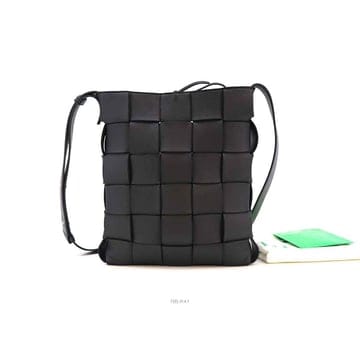Bottega Veneta [�����߰���ǰ�ؿ����] ���װ�����Ÿ ī��Ʈ ũ�ν��� 649601 ���� A[�����߰���ǰ�ؿ����] ���װ�����Ÿ ī��Ʈ ũ�ν��� 64