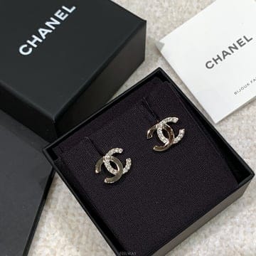 CHANEL [����] ��ǰ/�ι躸��/����/25SS/���� �Ͱ���/��� ��Ż ť�� CC �Ż� �Ͱ���[����] ��ǰ/�ι躸��/����/25SS/���� �Ͱ���/��� ��Ż 
