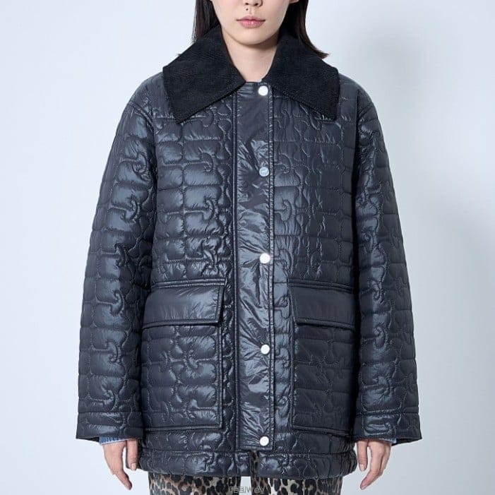26 FW 가니 로고 모티프 올오버 퀼트 코듀로이 카라 쉘 자켓 블랙 W0343 252