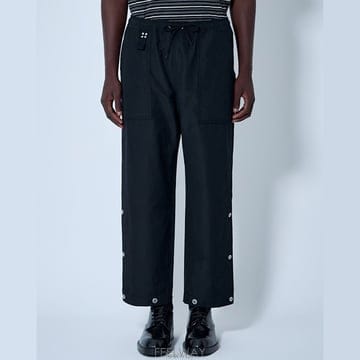 26 FW 꼼데가르송 옴므 버튼 사이드 버튼 패스트닝 울 린넨 팬츠 블랙 HO P009 S25