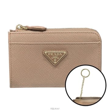 PRADA �����丮 25SS ����� �ﰢ �ΰ� ���ǾƳ� Űü�� ī�� ���� �Ŀ�� ��ũ 1PP122 QHH F0236�����丮 25SS ����� �ﰢ �ΰ� ���ǾƳ� Űü�� ī�� ��