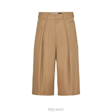 26 FW 로에베 타오스 토프 플랩 포켓 콘솔 지퍼 클로저 파이핑 플리츠 코튼 쇼츠