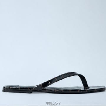 26 FW 토템 오픈 토 플랫솔 크로커 엠보스 레더 플립플랍 샌들 252 WAS4557 LE0076 03