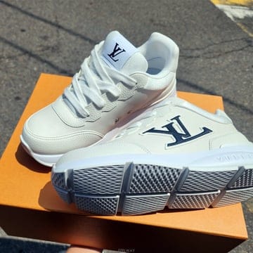 [국내] 정품/두배보상/남성/25FW/루이비통 LV 클래식 카프스킨 스니커즈 화이트