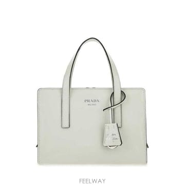 26 FW 프라다 로고 디테일 퓨어 카프 레더 탑핸들 토트백 1BA357ZO6