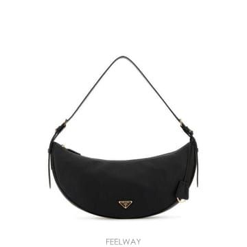 26 FW 프라다 블랙 카프 트라이앵글 로고 데미룬 숄더백 1BC255VOVO2CYS