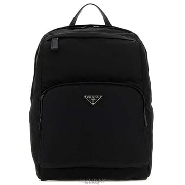 26 FW 프라다 로고 플라크 지퍼 패스닝 프론트 포켓 백팩 블랙 2VZ1042DMG