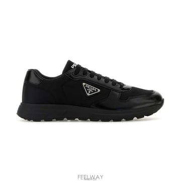 26 FW 프라다 로고 플라크 러버 로우탑 스니커즈 블랙 2EE443FG0003LF5