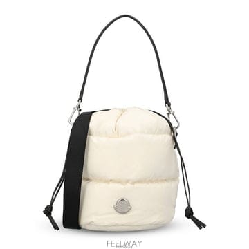26 FW 몽클레어 카라독 드로스트링 버킷 백 화이트 K209B5I00002M6275
