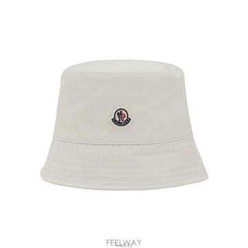 26 FW 몽클레어 로고 패치 슬립온 버킷 모자 화이트 K10933B000255983X