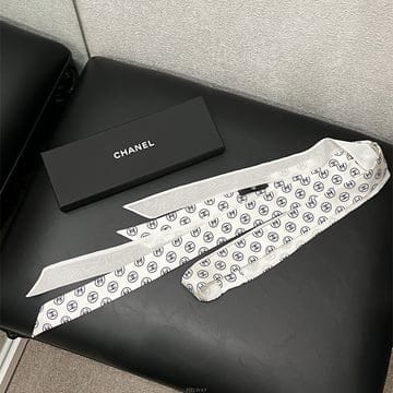 [국내] 정품/두배보상/샤넬 실크 슬림 쁘띠 스카프 전체 CC 로고 화이트