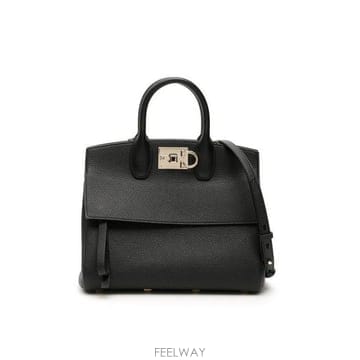 26 FW 페라가모 스튜디오 Studio 간치니 지퍼 블랙 모노크롬 토트백 21H1590718293