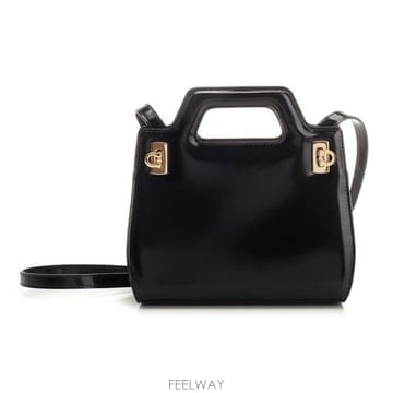 26 FW 페라가모 완다 Wanda 플립락 패스너드 미니 토트백 213485