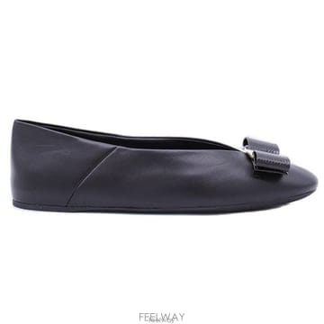 26 FW 페라가모 라운드토 보우 디테일 카프 발레 플랫 01K221782883