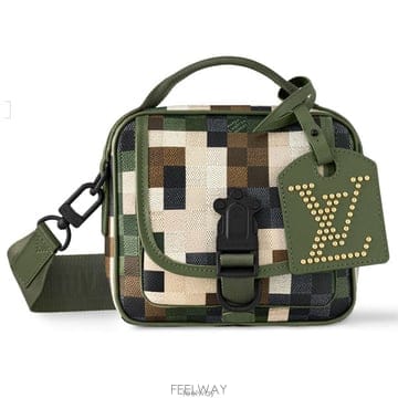Louis Vuitton 26 FW ���̺��� Quest ����Ʈ �ٸ� �ö��� ��Ƽ�� ĵ���� īŰ �޽�����26 FW ���̺��� Quest ����Ʈ �ٸ� �ö��� ��Ƽ�� ĵ���� 