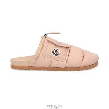 26 FW 몽클레어 로고 패치 와펜 패딩 슬리퍼 핑크 K109B4M00040M5080