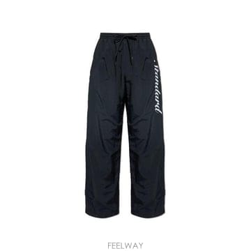 26 FW 발렌시아가 스탠다드 스크립트 라지 트랙수트 팬츠 블랙 850708TTO04