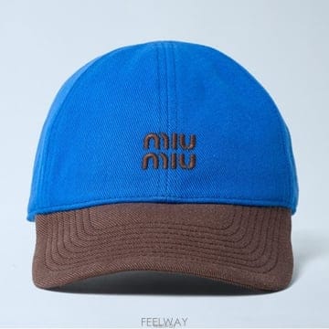 26 FW 미우미우 로고 엠브로이드 투톤 컬러 코튼 베이스볼 탭 블루 5HC369 2CWC F0IX2