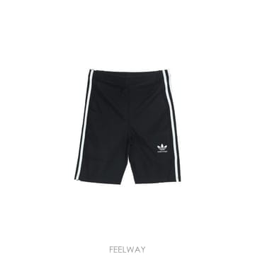26 FW 발렌시아가 x 아디다스 로고 프린트 바이커 쇼츠 블랙 725599TYK07