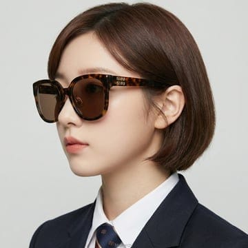 미우미우 선글라스 SMU01Z VAU 70D 오버핏 명품 사각 뿔테 여자 남자