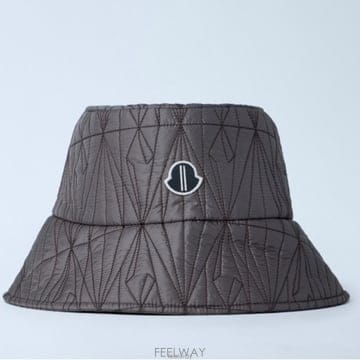26 FW 몽클레어 X 릭오웬스 로고 디테일 퀼트 테크 쉘 버킷햇 그레이 MU01F3B01 M8263