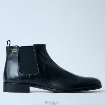 26 FW 프라다 로고 프린트 힐탭 스무스 레더 첼시 부츠 블랙 1T301O 582 F0002
