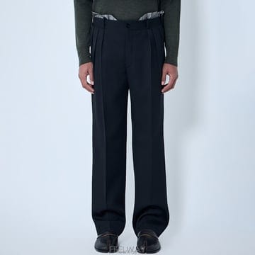 26 FW 메종 마르지엘라 미드라이즈 울 플리츠 팬츠 블랙 S50KA0705 M35693 900