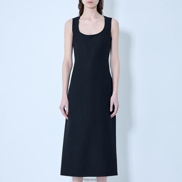 26 FW 자크뮈스 La Robe Tablier 스쿱 넥라인 슬리브리스 미디 26EDRW00736AW00746 99