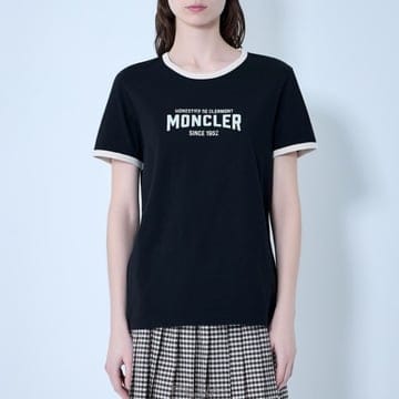 26 FW 몽클레어 로고 모티프 콘트라스트 트림 숏슬리브 티셔츠 블랙 L1093 8C00031 89