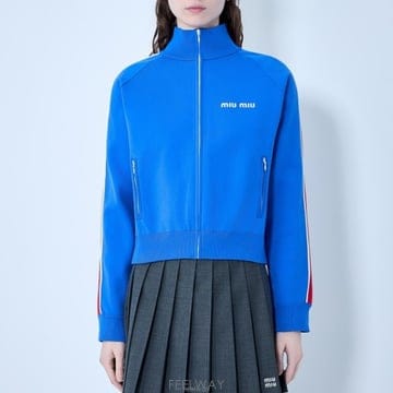 26 FW 미우미우 미니멀 로고 하이넥 집업 크롭 스웨트셔츠 블루 MMF00V 148O F0Q0U