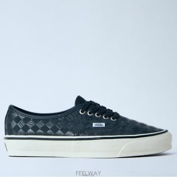 26 FW LX Authentic 44 어센틱 체크 캔버스 레이스업 스니커즈 블랙 VN000D9N1OJ1