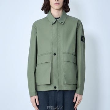 26 FW 스톤 아일랜드 와펜 패치 슬리브 코튼 트윌 필드 자켓 그린 L1S154100054 S0290
