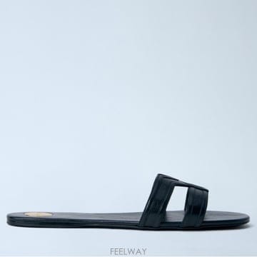 26 FW 생로랑 Mabrouka Y 마브루카 레더 샌들 블랙 861853 25V00 1000