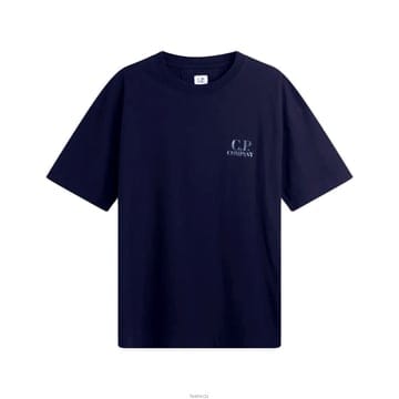 CP컴퍼니 26SS 로고 프린트 세일러 반팔 티셔츠 네이비 20CMTS143A 110579W 888